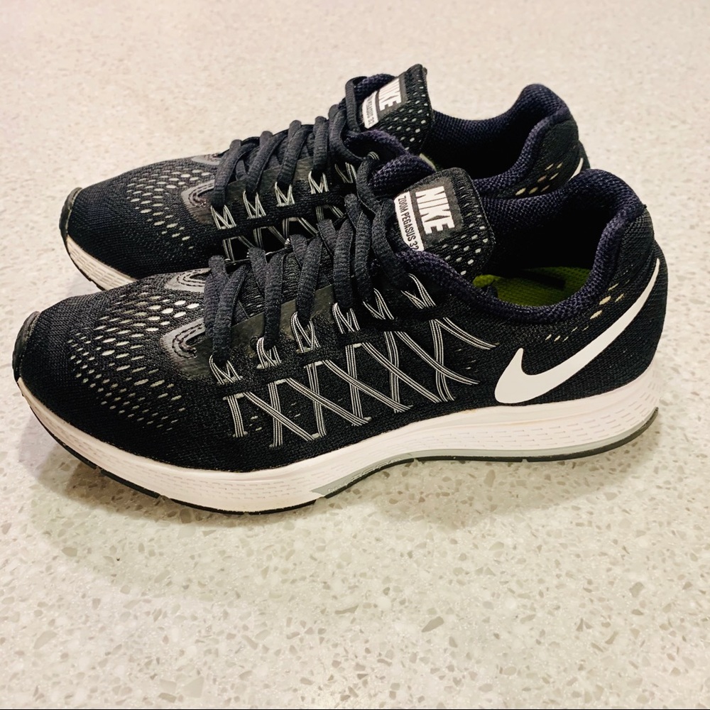 Nike Wmns Air Zoom Pegasus 32 'Black' size 6 MEMORIAL DAY WEEKEND SALE